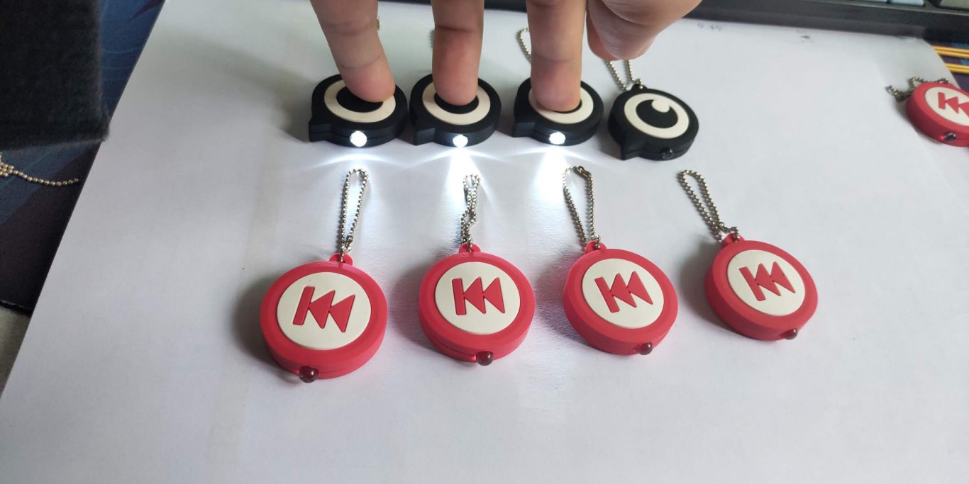 Customized Light Up Button And Lanyard Promotional Gifts